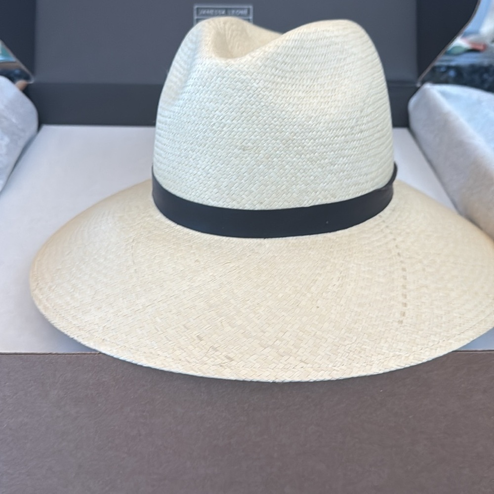 Brand new in box Janessa Leone Gloria hat